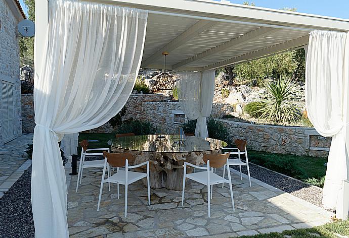 Sheltered terrace area . - Villa Horizon Blue . (Photo Gallery) }}