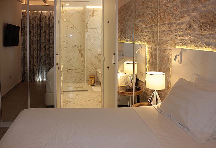 Twin bedroom with en suite bathroom and A/C . - Villa Horizon Blue . (Galleria fotografica) }}