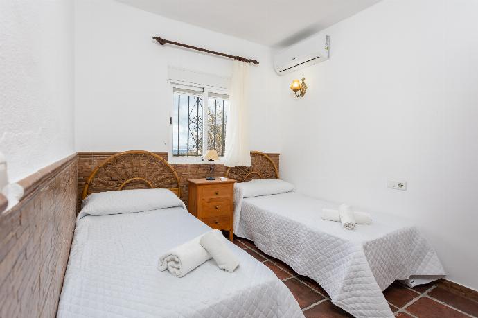 Twin bedroom with A/C . - Villa Casa Gebemir . (Photo Gallery) }}