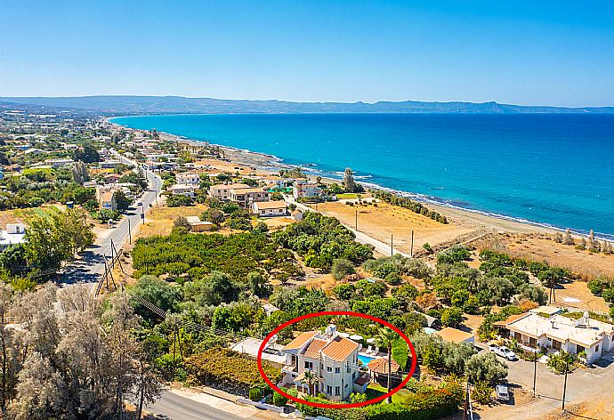 Aerial view showing location of Villa Sotiroula . - Villa Sotiroula . (Galerie de photos) }}