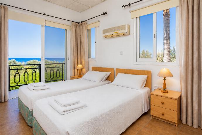 Twin bedroom with en suite bathroom, A/C, sea views, and balcony access . - Villa Sotiroula . (Galleria fotografica) }}