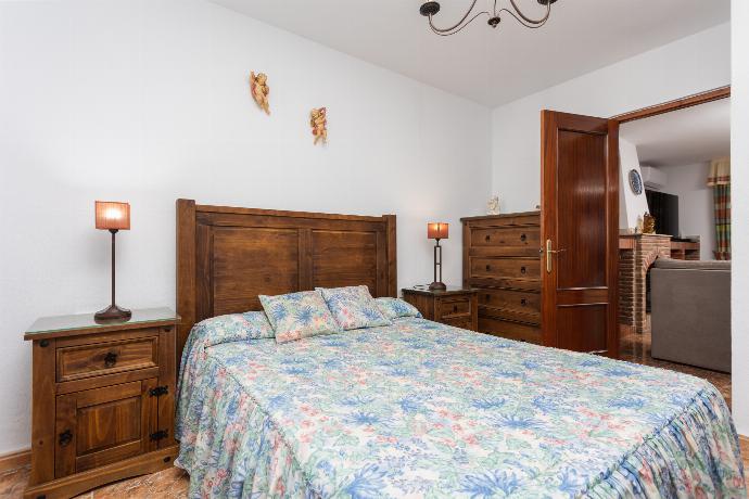 Double bedroom with A/C . - Villa Rayao . (Photo Gallery) }}