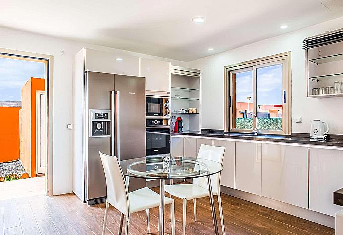 Equipped kitchen . - Villa Teresa . (Photo Gallery) }}