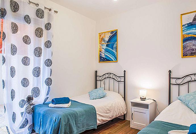 Twin bedroom . - Villa Teresa . (Photo Gallery) }}