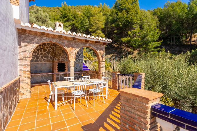 Terrace area with BBQ . - Villa El Pedregal . (Galería de imágenes) }}