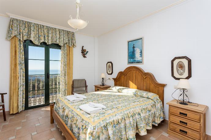 Double bedroom with en suite bathroom, A/C, sea views, and terrace access  . - Villa El Pedregal . (Photo Gallery) }}