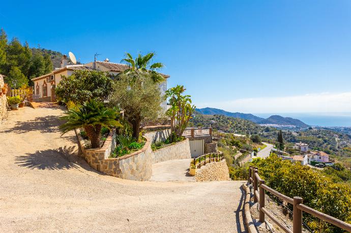 Driveway . - Villa El Pedregal . (Fotogalerie) }}