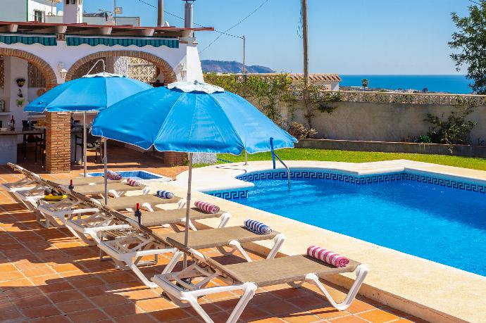 Private pool, terrace, and garden with sea views . - Villa Alta Vista . (Fotogalerie) }}
