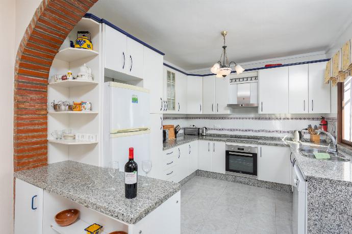 Equipped kitchen . - Villa Alta Vista . (Galleria fotografica) }}