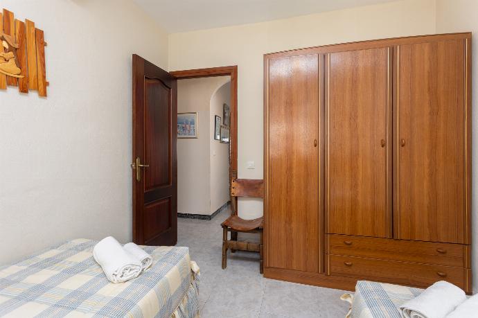 Twin bedroom with A/C . - Villa Alta Vista . (Galería de imágenes) }}