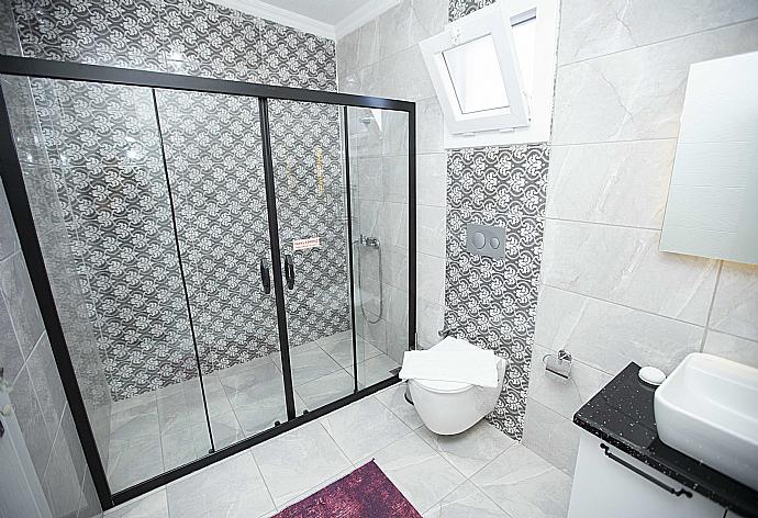 Villa Delfin Bathroom