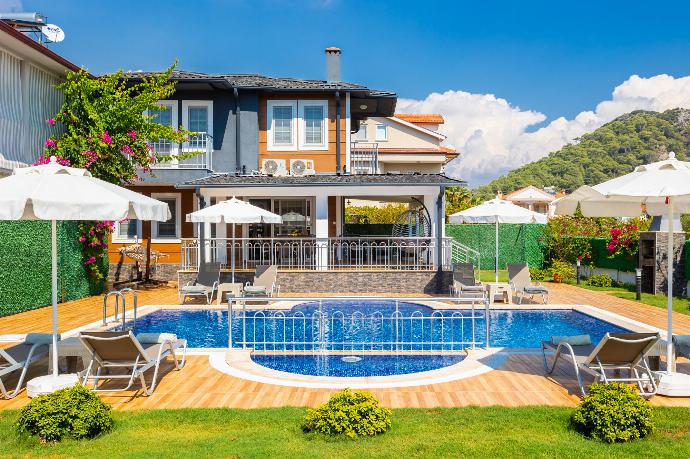 Beautiful villa with private pool, terrace, and garden . - Villa Delfin . (Galería de imágenes) }}