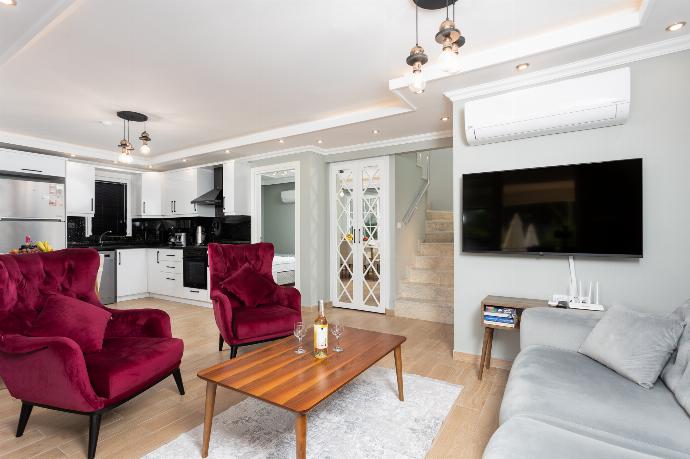 Open-plan living room with sofa, dining area, kitchen, A/C, WiFi internet, and satellite TV . - Villa Delfin . (Галерея фотографий) }}