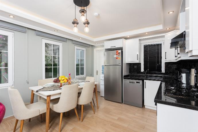 Equipped kitchen . - Villa Delfin . (Fotogalerie) }}