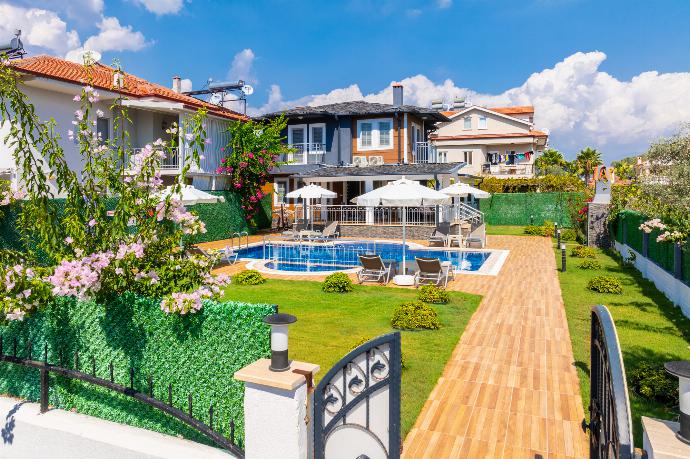 Beautiful villa with private pool, terrace, and garden . - Villa Delfin . (Галерея фотографий) }}