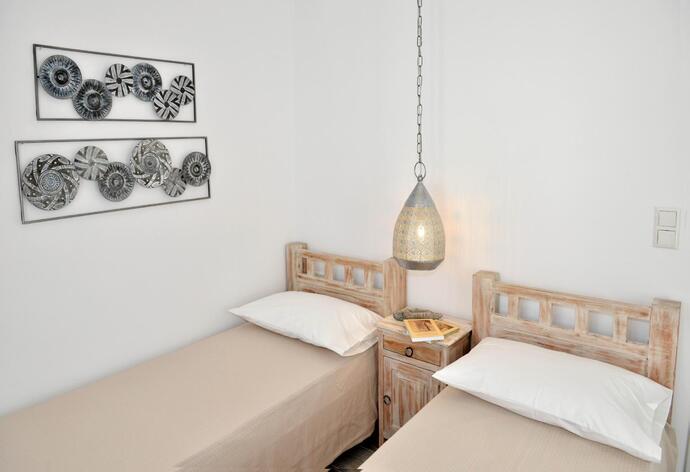 Twin bedroom with A/C and TV . - Villa Kalliope . (Photo Gallery) }}