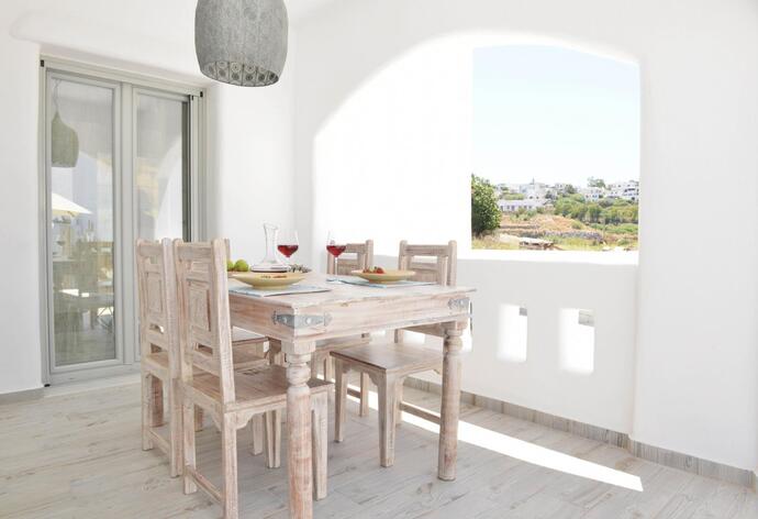 Outdoor dining table . - Villa Kalliope . (Galerie de photos) }}