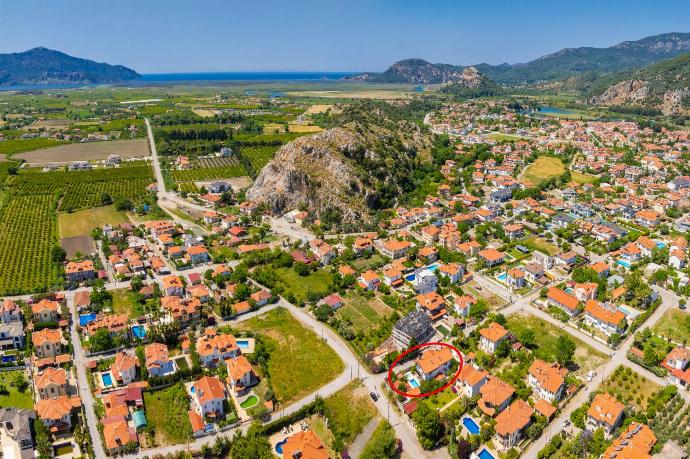 Aerial view showing location of villa . - Villa Welt . (Photo Gallery) }}