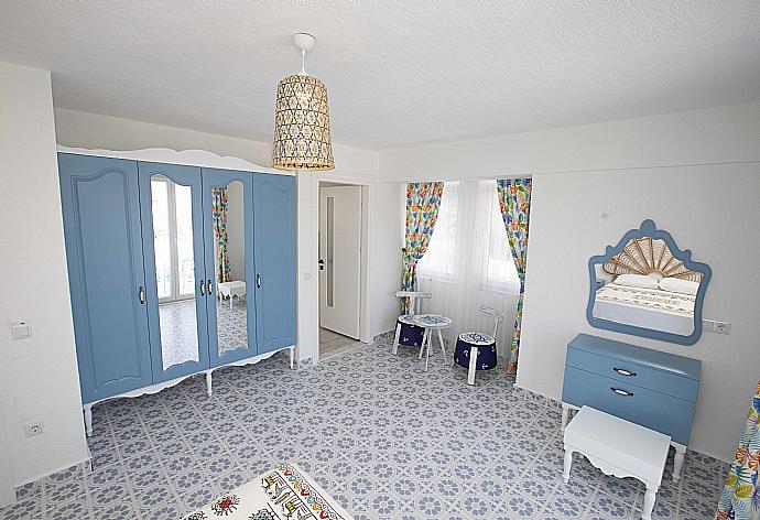 Double bedroom with A/C . - Villa Blue Island . (Galerie de photos) }}