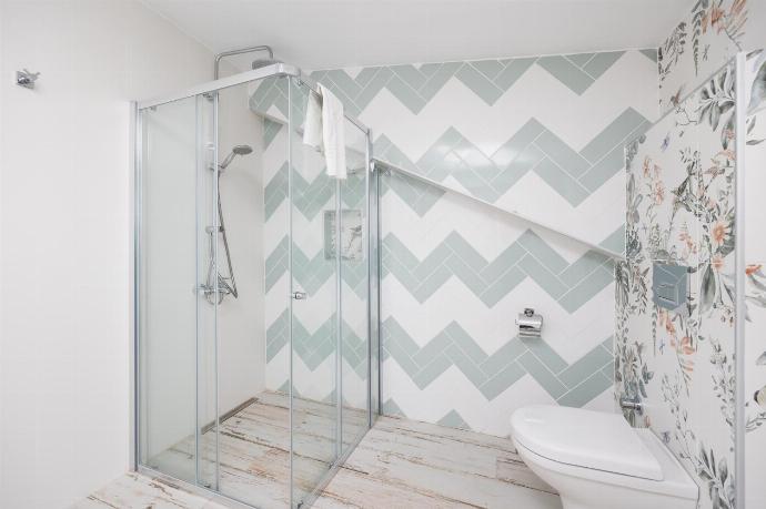 En suite bathroom with shower . - Villa Blue Island . (Photo Gallery) }}