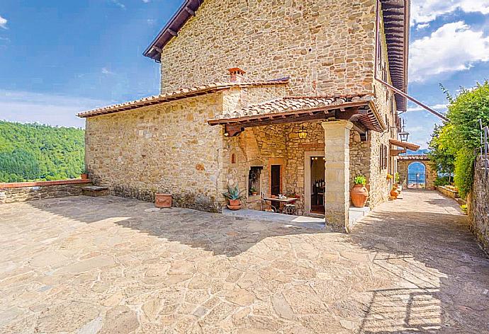 Terrace area . - Villa Il Castello . (Fotogalerie) }}