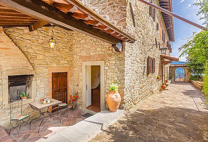 Terrace area . - Villa Il Castello . (Galería de imágenes) }}