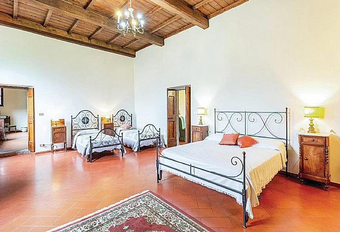 Bedroom . - Villa Il Castello . (Galería de imágenes) }}