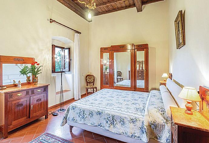 Bedroom . - Villa Il Castello . (Photo Gallery) }}