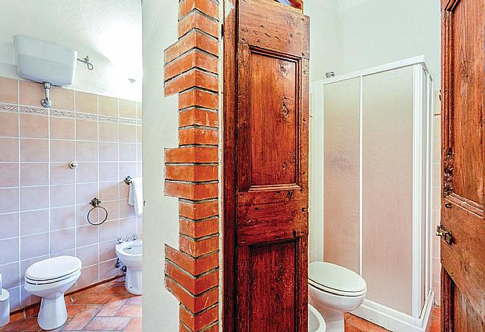 Bathroom . - Villa Il Castello . (Галерея фотографий) }}