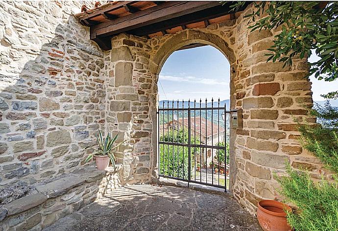 Terrace area . - Villa Il Castello . (Photo Gallery) }}