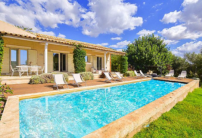 Beautiful villa with private pool, terrace, and garden . - Villa Paola . (Galerie de photos) }}