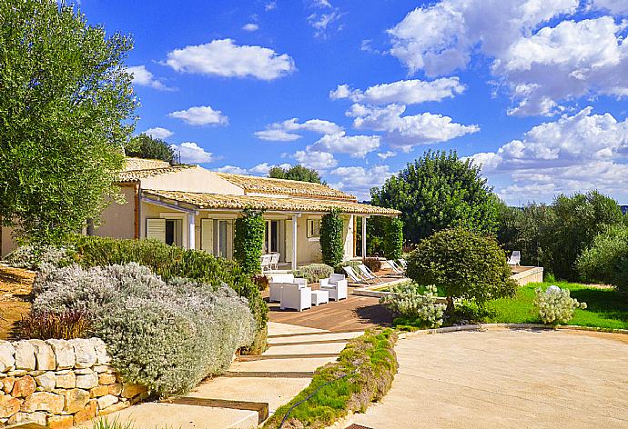 Beautiful villa with private pool, terrace, and garden . - Villa Paola . (Galerie de photos) }}