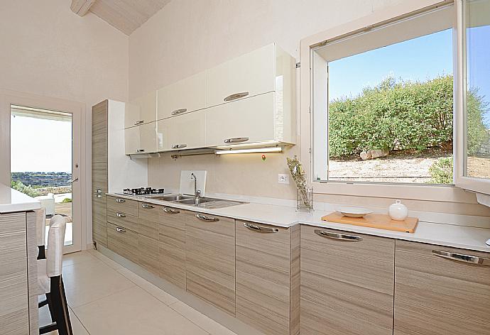 Equipped kitchen . - Villa Paola . (Photo Gallery) }}