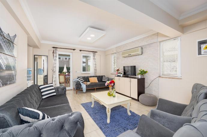 Open-plan living room with sofas, kitchen, A/C, WiFi internet, and satellite TV . - Villa Heyday . (Photo Gallery) }}
