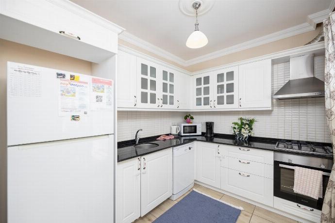 Equipped kitchen . - Villa Heyday . (Photo Gallery) }}
