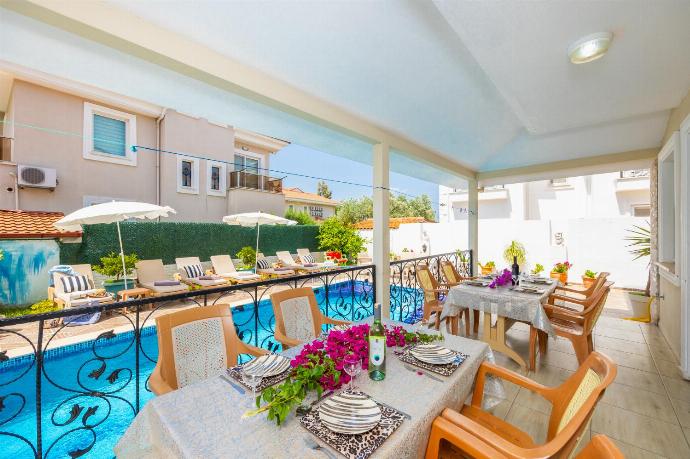 Sheltered terrace area . - Villa Heyday . (Photo Gallery) }}
