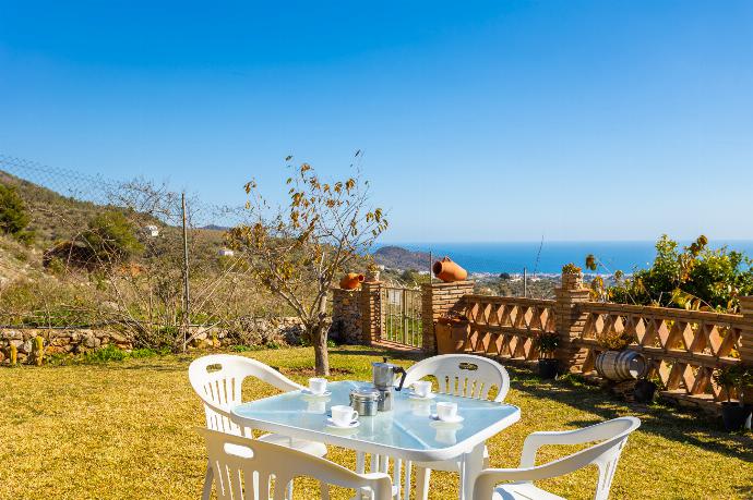 Garden area with sea views . - Villa Casa Leo . (Photo Gallery) }}