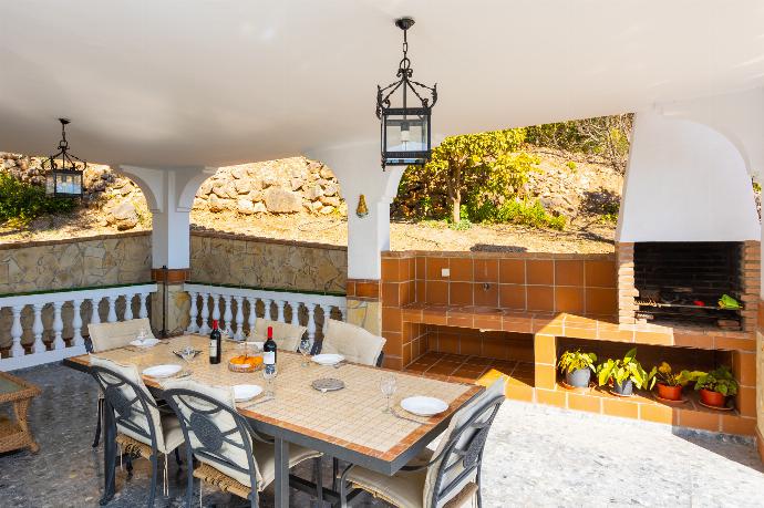 Sheltered terrace area with BBQ and sea views . - Villa Casa Leo . (Photo Gallery) }}