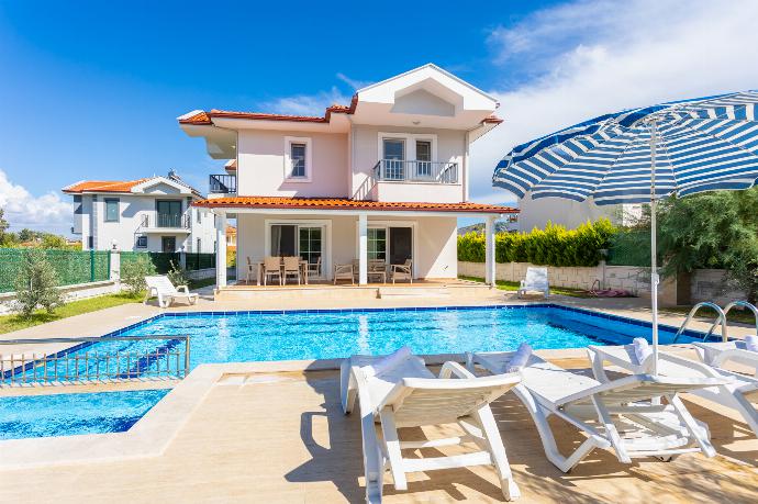 Beautiful villa with private pool and terrace . - Villa Vista . (Galería de imágenes) }}