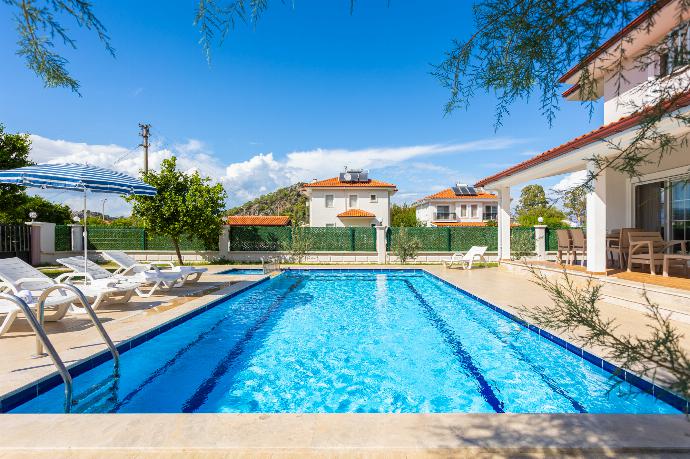 Private pool and terrace . - Villa Vista . (Galerie de photos) }}