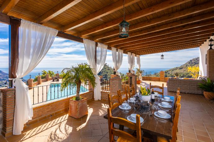 Sheltered terrace area with panoramic sea views . - Villa Flores . (Fotogalerie) }}