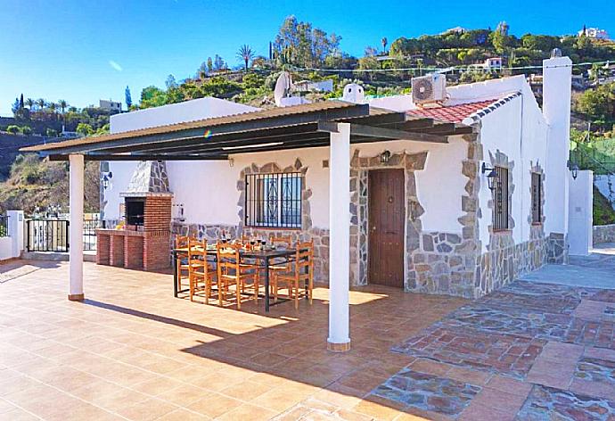 Sheltered terrace area with panoramic sea views . - Villa Alegria . (Fotogalerie) }}