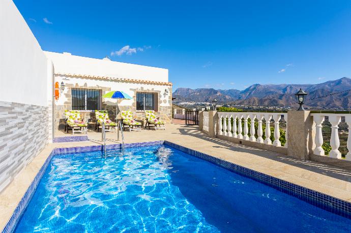 ,Beautiful villa with private pool and terrace with panoramic views of sea and mountains . - Villa Alegria . (Galería de imágenes) }}