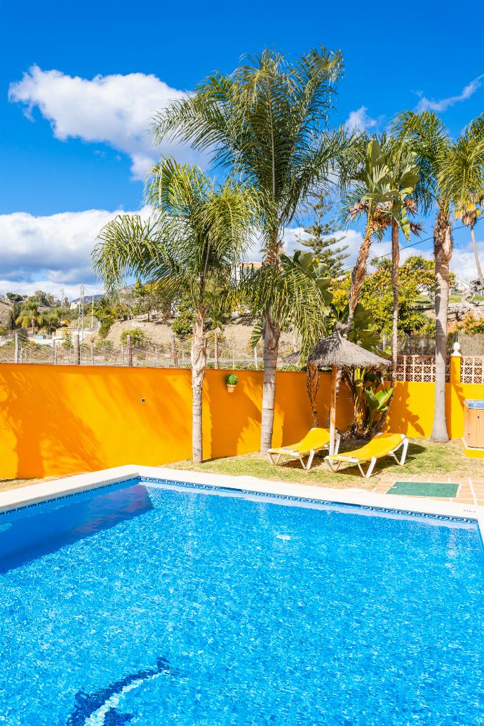 Private pool and terrace . - Villa Las Palomas . (Галерея фотографий) }}