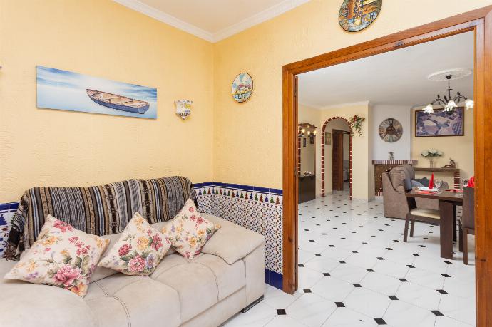 Living room with sofas, dining area, ornamental fireplace, WiFi internet, and satellite TV . - Villa Las Palomas . (Galería de imágenes) }}