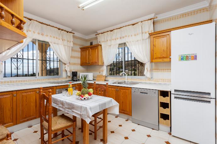 Equipped kitchen . - Villa Las Palomas . (Галерея фотографий) }}