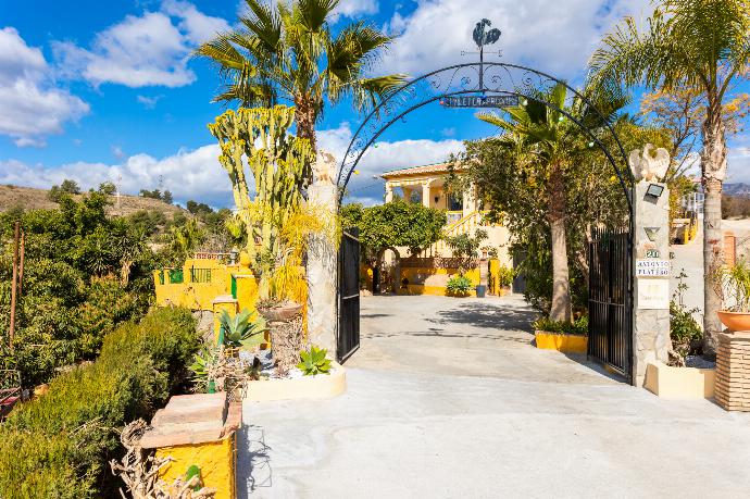 Entrance to villa . - Villa Las Palomas . (Photo Gallery) }}