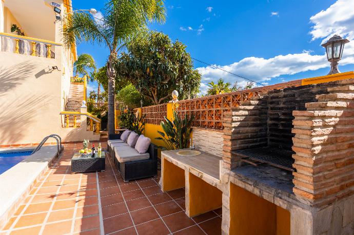 Terrace area with BBQ . - Villa Las Palomas . (Galleria fotografica) }}