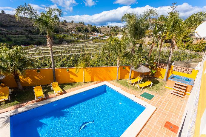Private pool and terrace . - Villa Las Palomas . (Галерея фотографий) }}