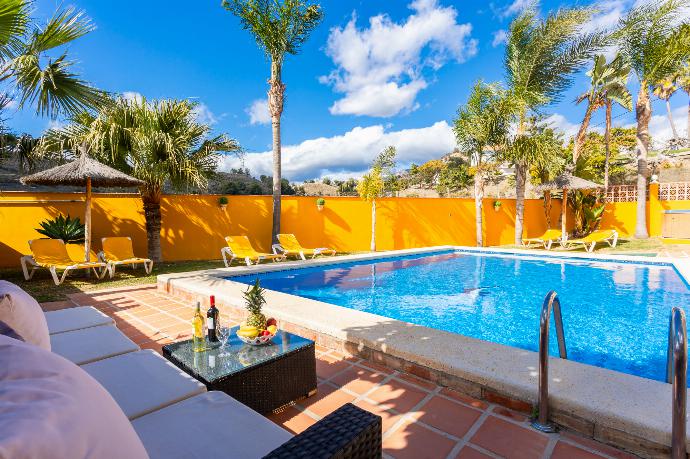 Private pool and terrace . - Villa Las Palomas . (Fotogalerie) }}